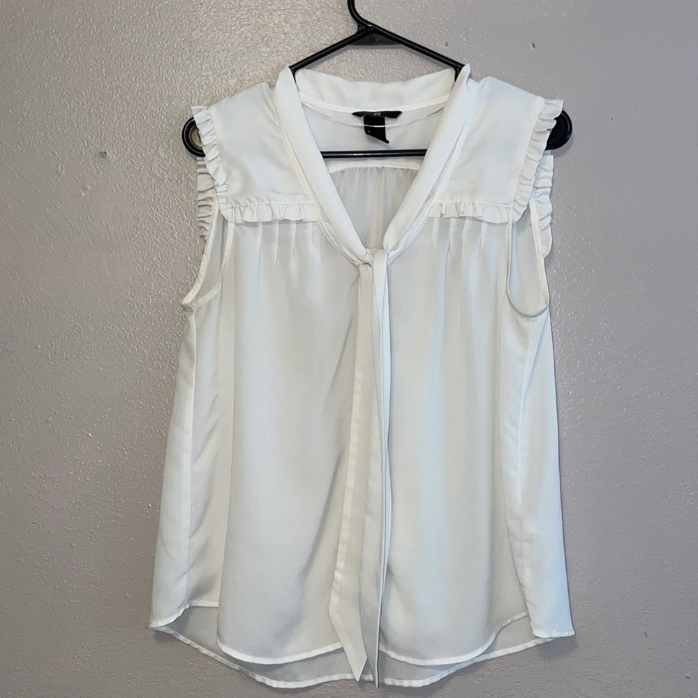Sz 10 white sleeveless blouse from H&M